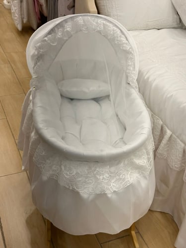 طقم مفرش نفاس مع سرير البيبي