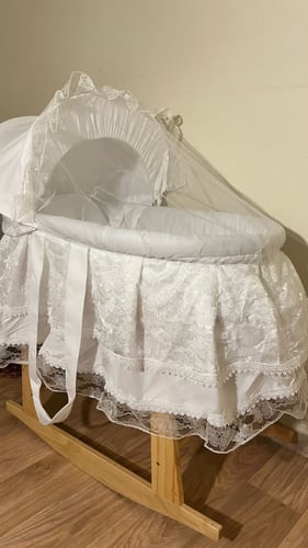 سرير أطفال حديث الولاده+ القاعده هزاز