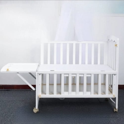 سرير أطفال هزاز وعجلات 90*45