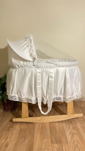 سرير أطفال حديث الولاده+ القاعده هزاز