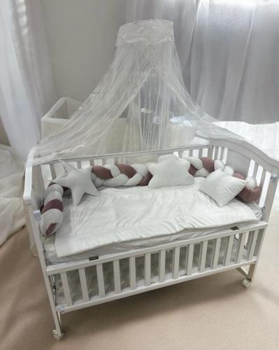 مفرش جوانب ضفيره سرير الطفل لحمي