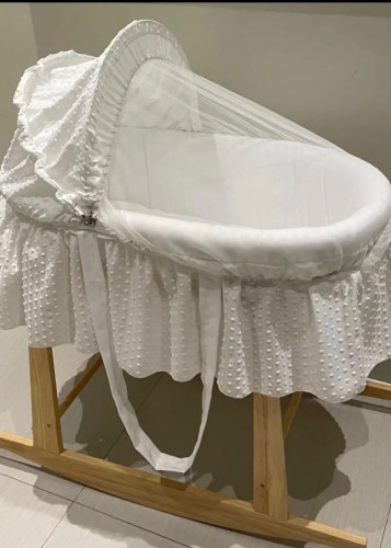 سرير أطفال حديث الولاده