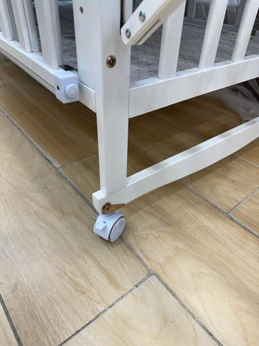 سرير اطفال شامل المرتبه والناموسيه