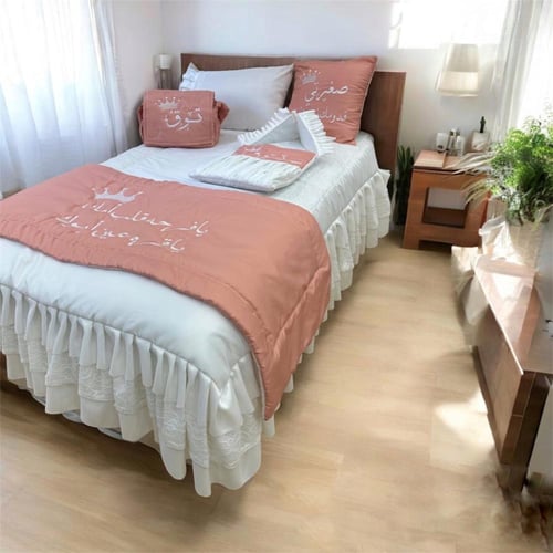 مفرش نفاس مع تطريز الاسم