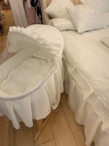 طقم مفرش نفاس مع سرير البيبي