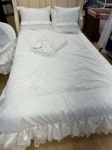 طقم مفرش نفاس مع سرير البيبي