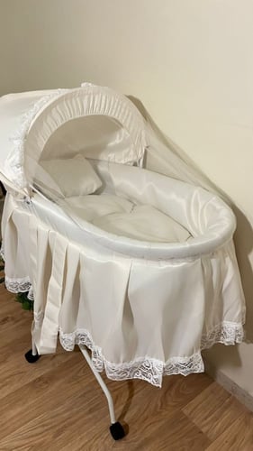 سرير اطفال بقاعده حديد عجلات