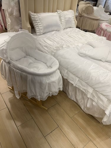 طقم مفرش نفاس مع سرير البيبي