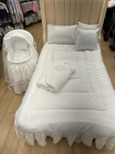 طقم مفرش نفاس مع سرير البيبي