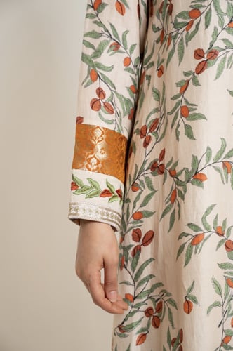 ثوب كاريشما