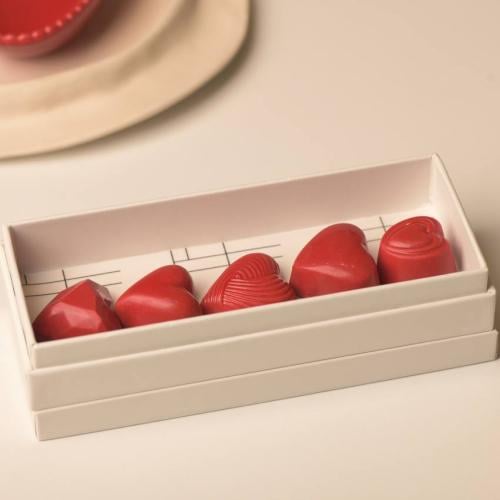 مشكل قلوب أحمر _ هدايا