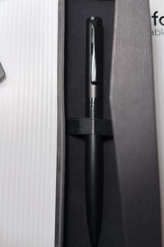 قلم أسود مطفي