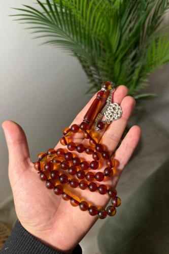 عسلي بخيط أحمر