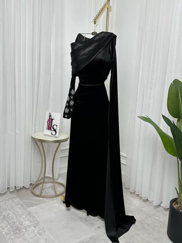 فستان مخمل اسود