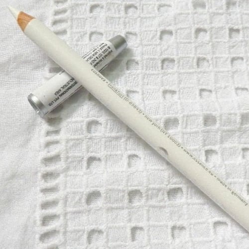 قلم تحديد العيون آيلاينر 04 أبيض - ايسنس