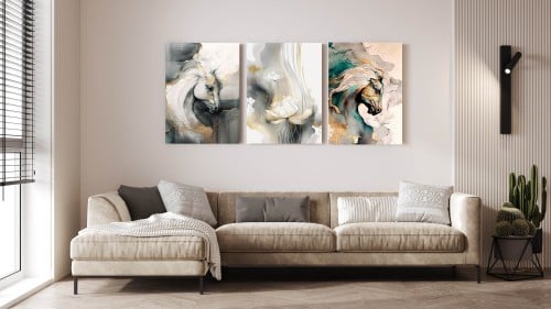 لوحة ثلاثية - خيل مع خليط لونى من الرمادي والأبيض...