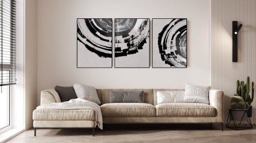 لوحة ثلاثية - فن تجريدي باستخدام اللون الأسود والر...