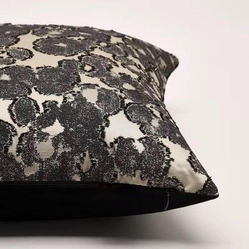 غطاء خدادية بيج فاخر بنقشة فنية ناعمة