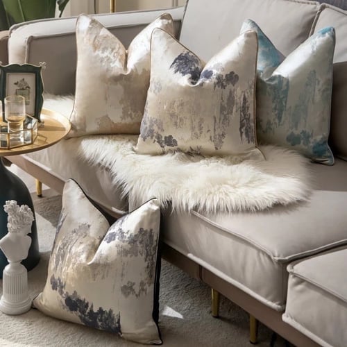 غطاء وسادة مودرن باللون البيج و الذهبي