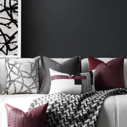 مجموعة أغطية خداديات عنابي اسود وابيض