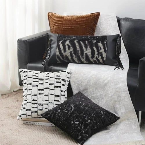 غطاء خدادية مستطيل اسود بنقشه حمار وحشي