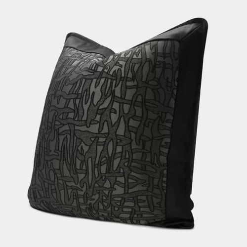 غطاء وسادة اسود ورمادي داكن بنقوش انيقه