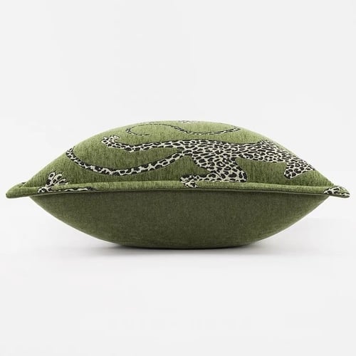 غطاء وسادة أخضر فستقي برسمة نمر