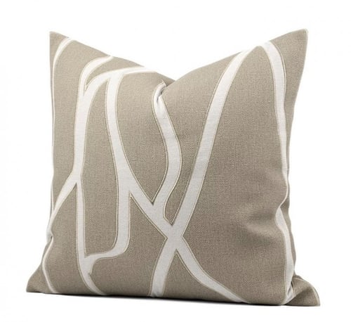 غطاء وسادة بيج وابيض مودرن