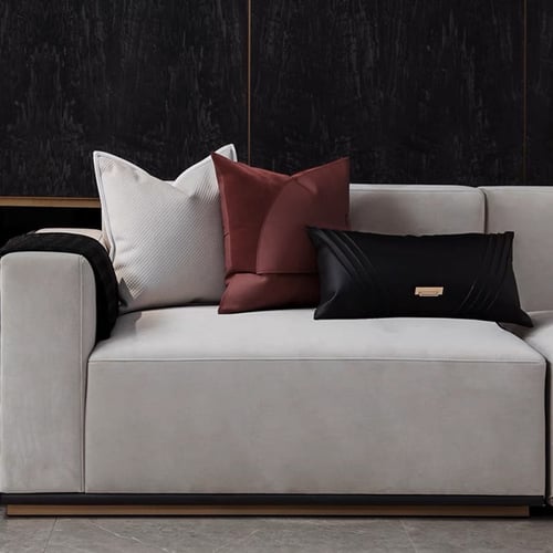 غطاء وساده ابيض و اسود منقط