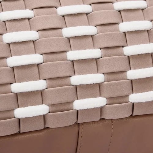 غطاء وساده زهري بخيوط صوف بيضاء