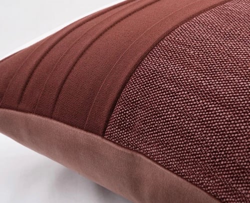 غطاء وسادة طوبي غامق