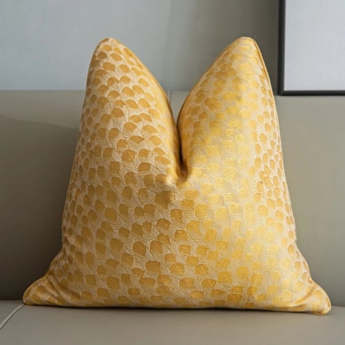 غطاء وسادة انيق باللون الاصفر