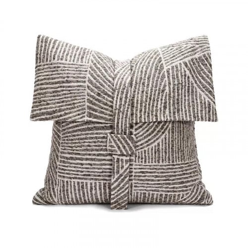 غطاء وسادة مميز باللون البني والابيض