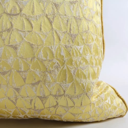 غطاء وسادة اصفر