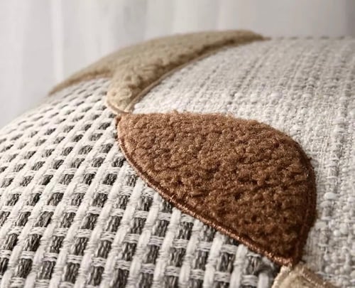 غطاء وسادة مودرن مميز باللون البيج