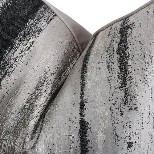 غطاء وسادة رمادي فضي