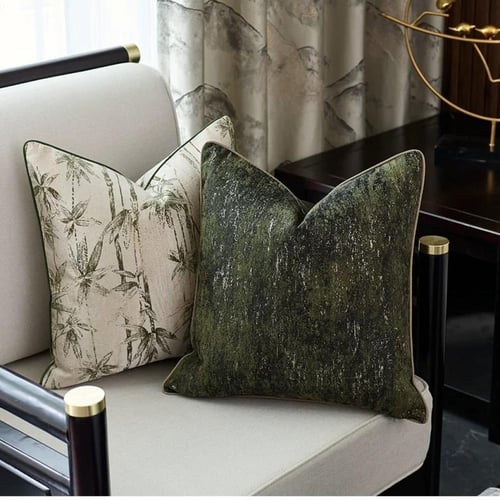 غطاء وسادة اخضر بلمسات ذهبيه