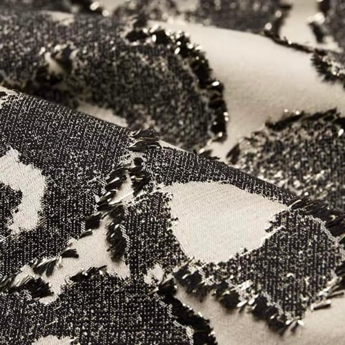 غطاء خداديه بيج فاخر بنقشة فنية ناعمة