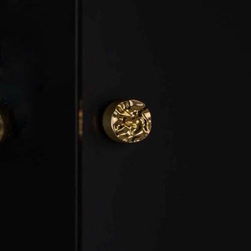 مقبض دائري ذهبي