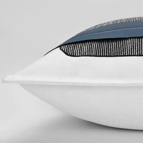 غطاء وسادة ابيض وازرق