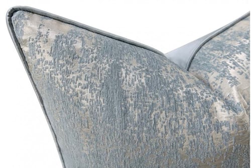 غطاء وسادة فضي وسماوي