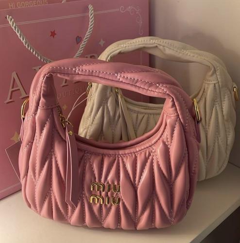 miu miu ميني بينك