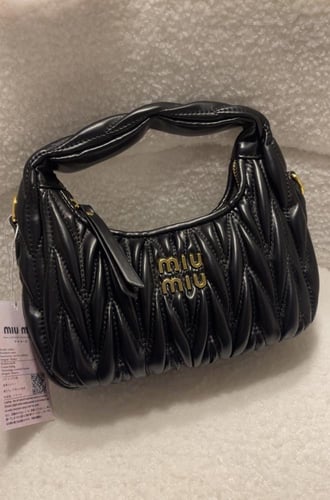 miu miu ميني اسود