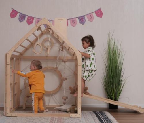Wooden climbing house with 4 exercise pieces