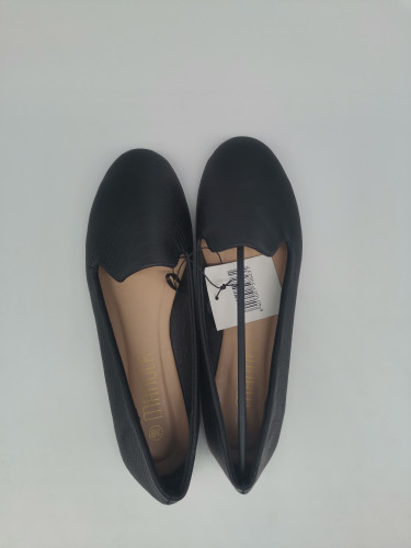 احذيه نسائيه اللون أسود