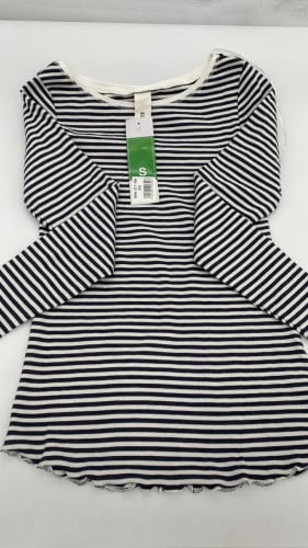 تيشرت نسائي مقاس S