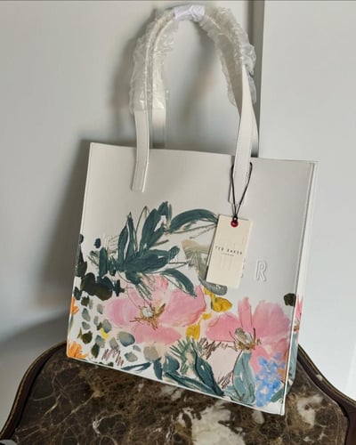 Ted baker- ميديم