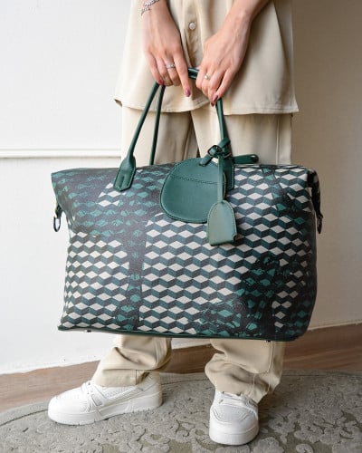 شنطة نسائية بتصميم كبير بلون أخضر