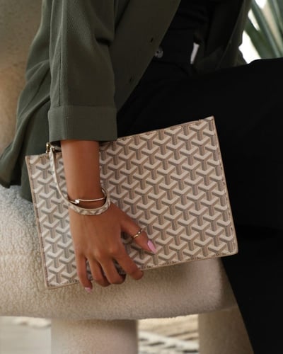 شنطة كلتش نسائية بلون بيج