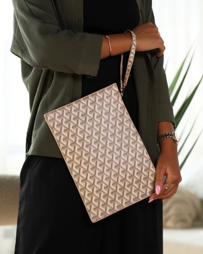 شنطة كلتش نسائية بلون بيج